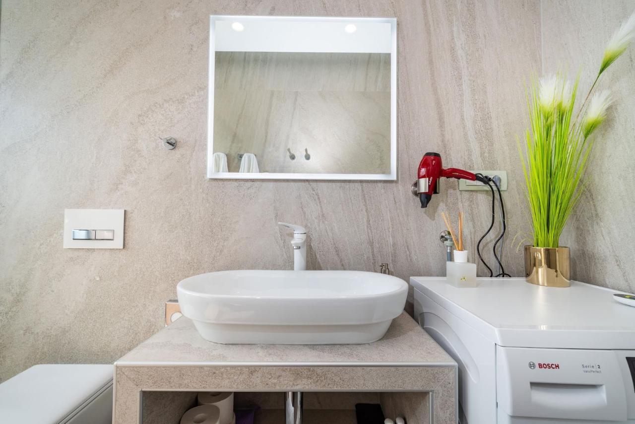 Apartman Darija Sukosan Luaran gambar