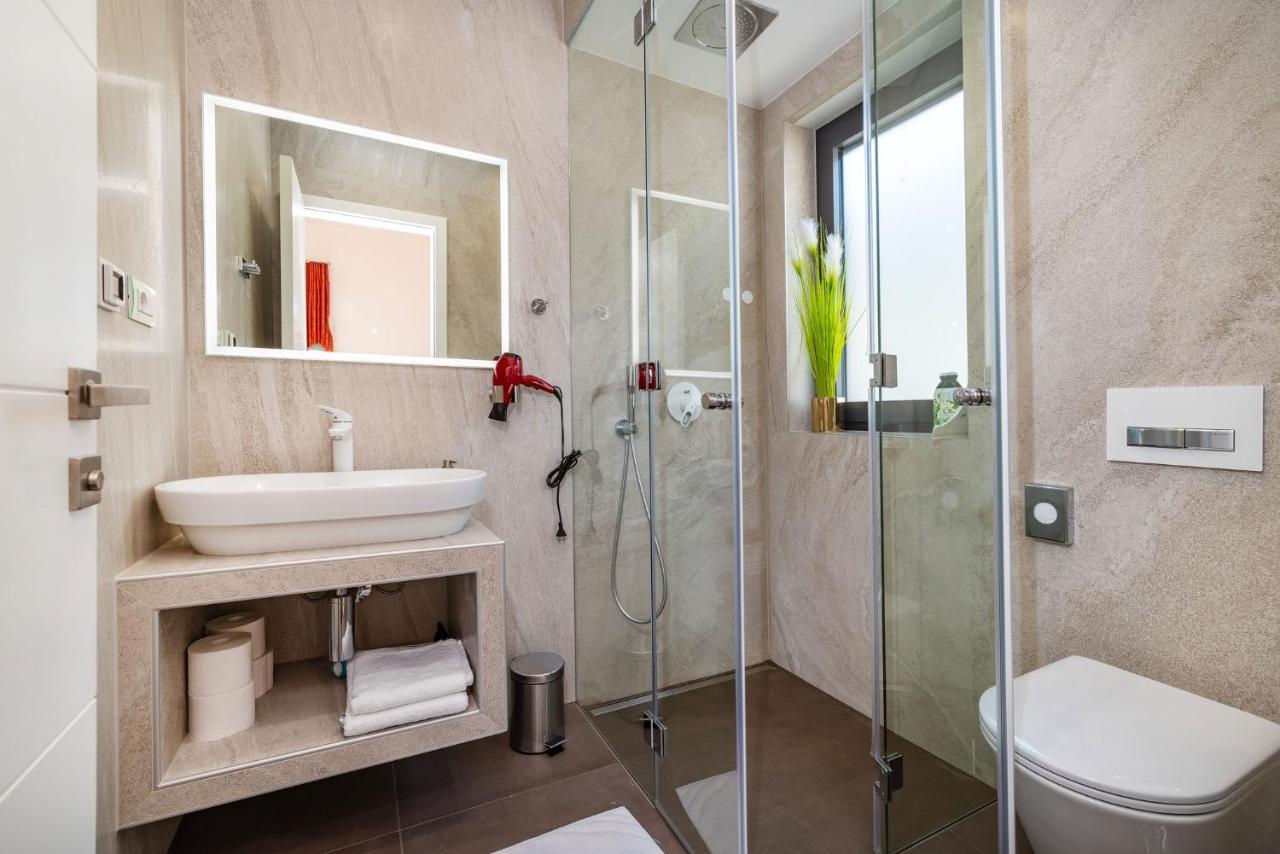 Apartman Darija Sukosan Luaran gambar