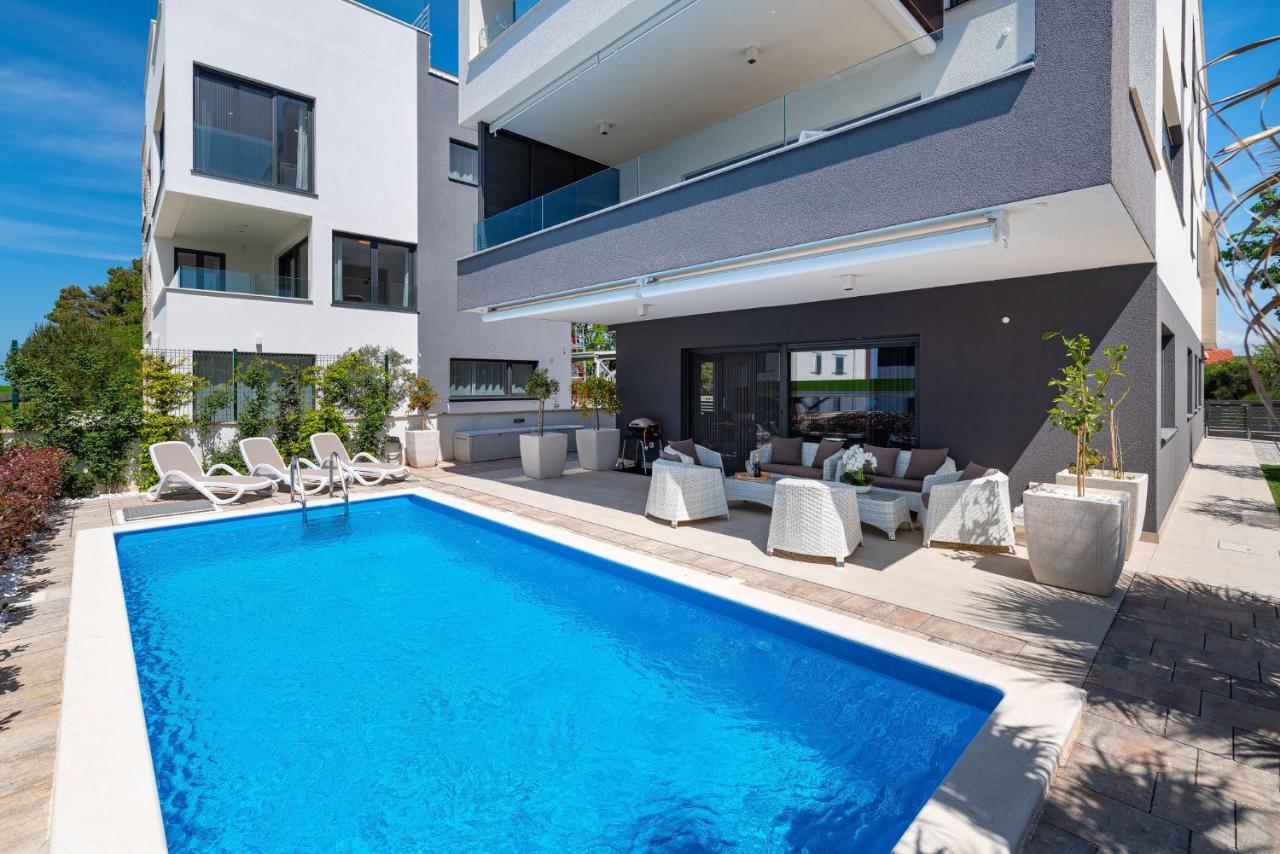 Apartman Darija Sukosan Luaran gambar